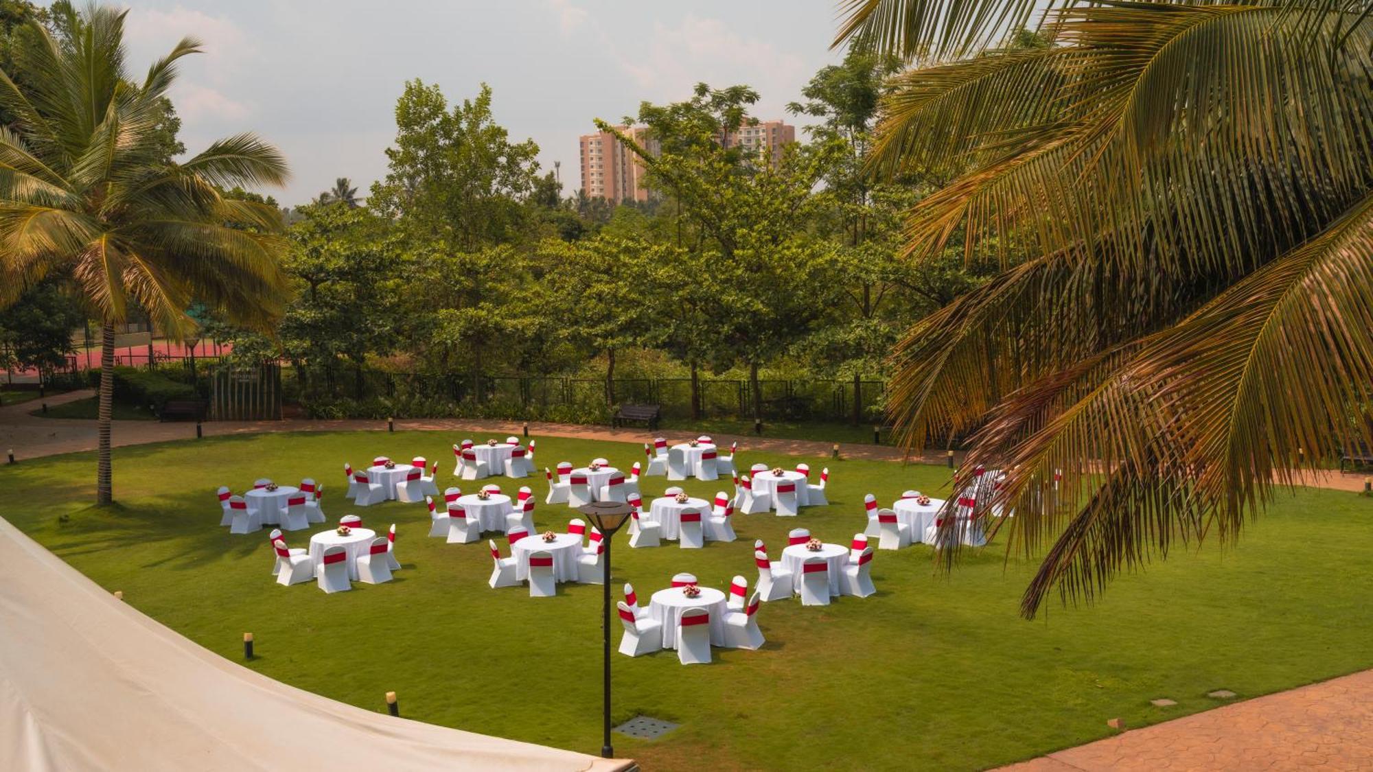 Signature Club Resort Devanahalli Bagian luar foto