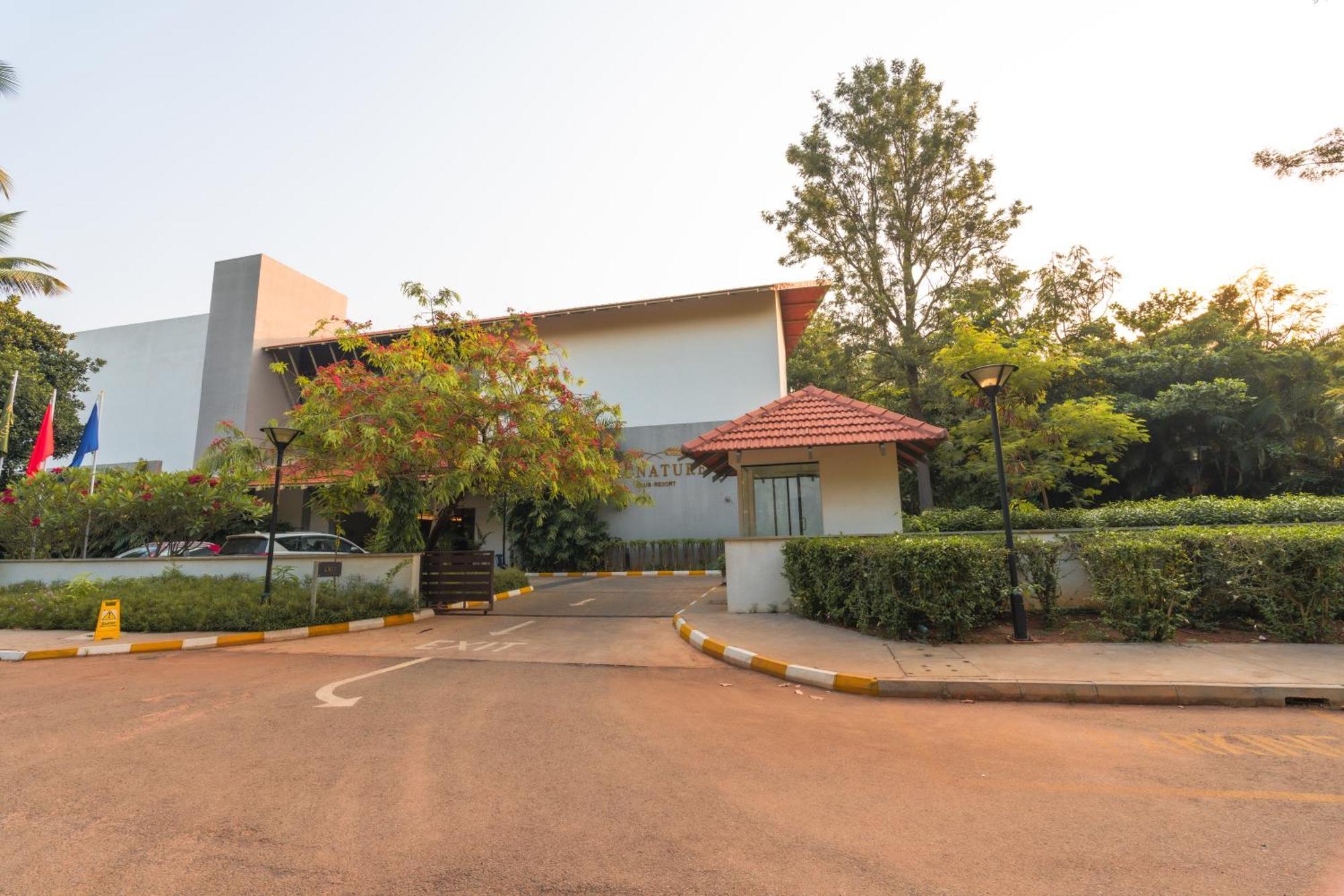 Signature Club Resort Devanahalli Bagian luar foto