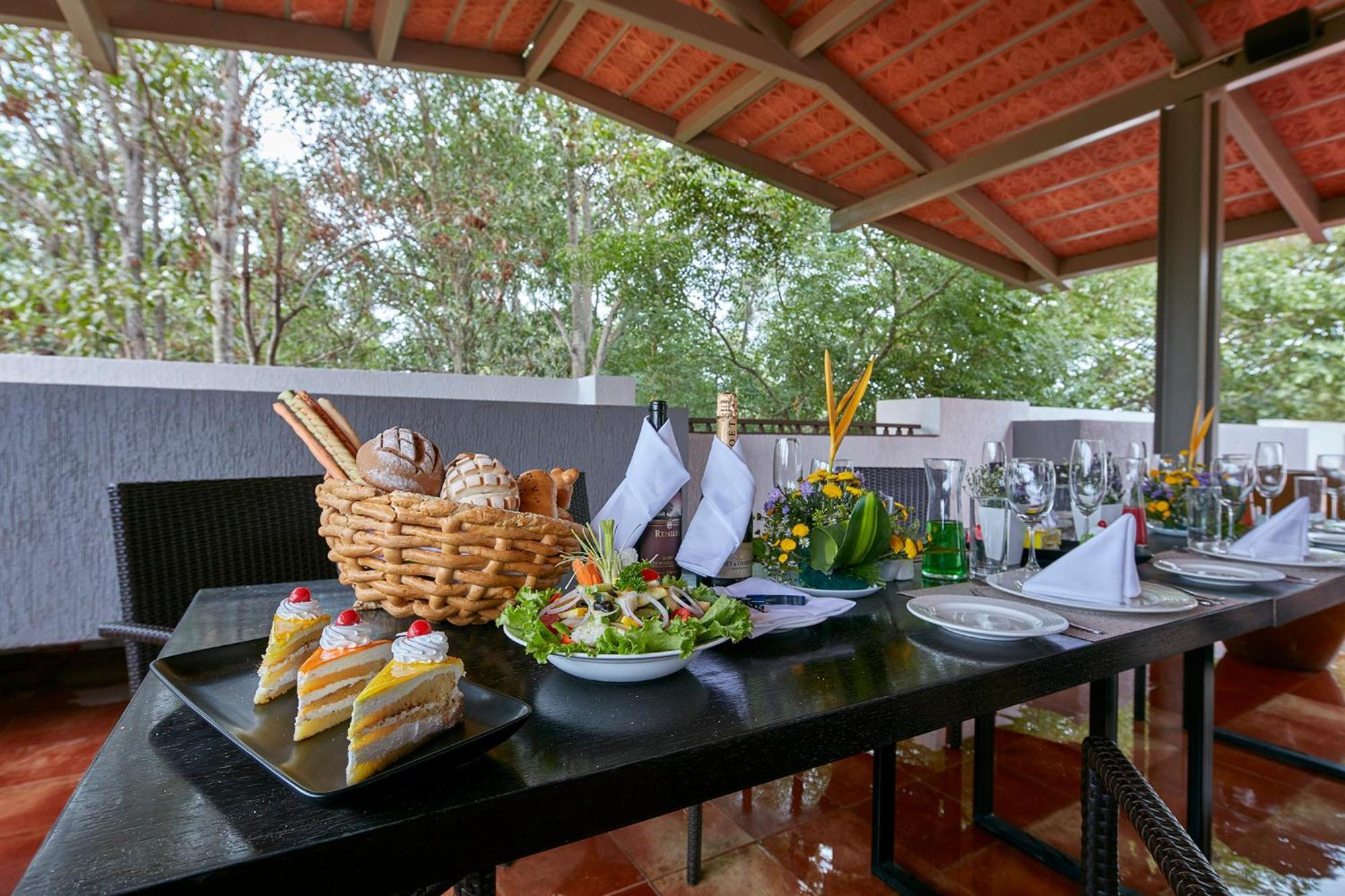 Signature Club Resort Devanahalli Bagian luar foto