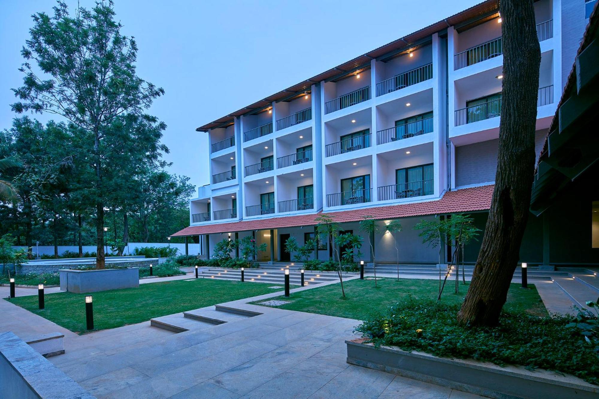 Signature Club Resort Devanahalli Bagian luar foto